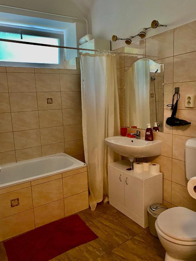 Апартаменты Grande Familia Apartman Эгер Экстерьер фото