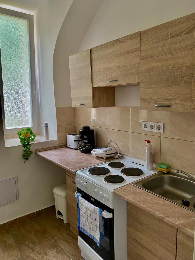 Апартаменты Grande Familia Apartman Эгер Экстерьер фото